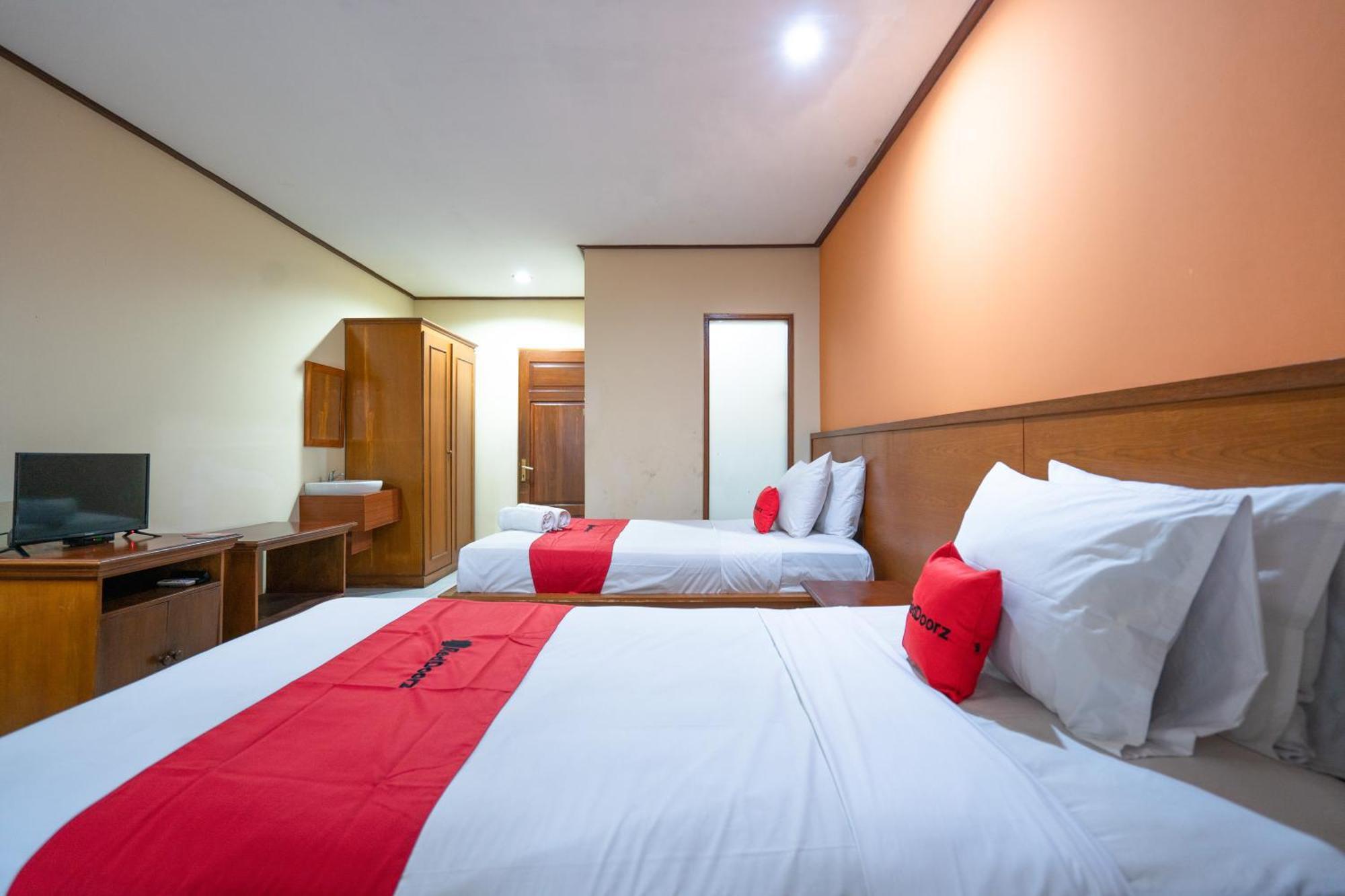 Reddoorz Plus At Mahajaya Hotel Denpasar Exterior photo