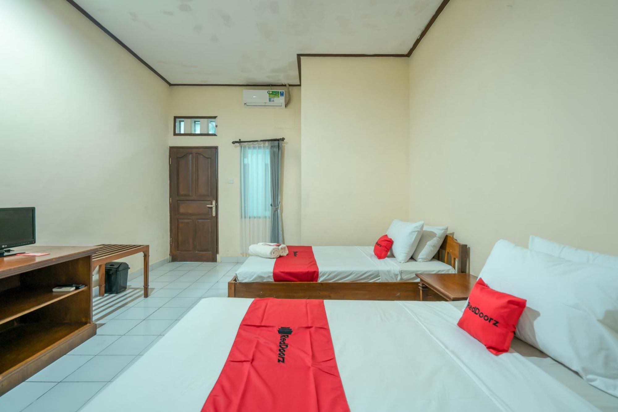 Reddoorz Plus At Mahajaya Hotel Denpasar Exterior photo